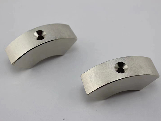 Countersunk magnet