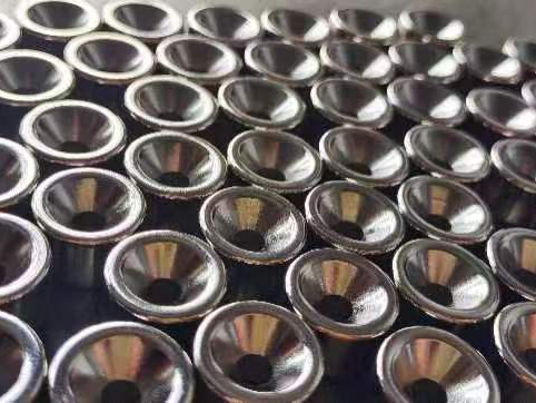 Countersunk magnet