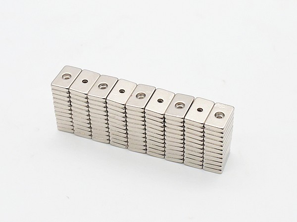 Countersunk tool magnet