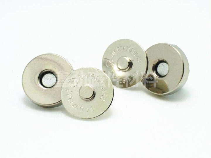 Magnetic button, magnetic button
